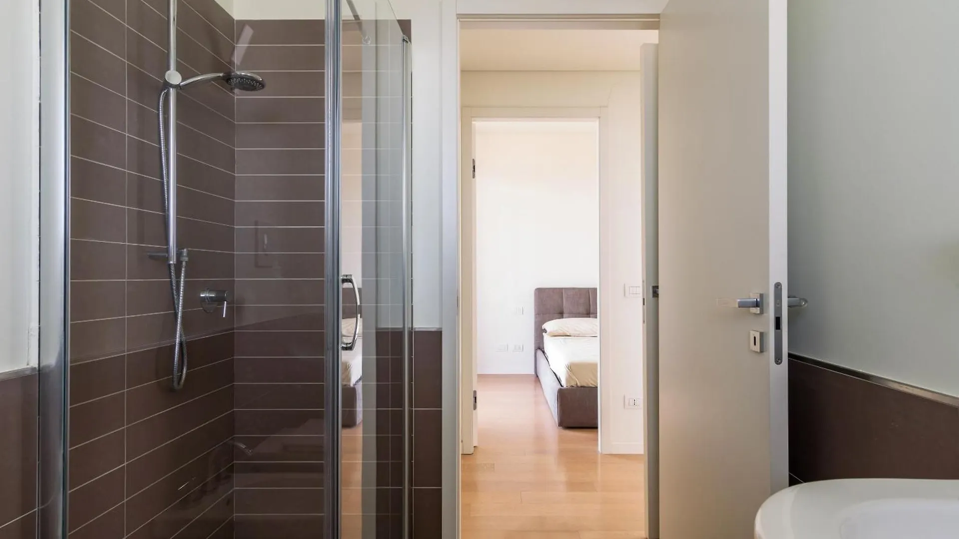 Luxury Flat With Pool Gym Spa Parking - Unit9B Apartment Milan