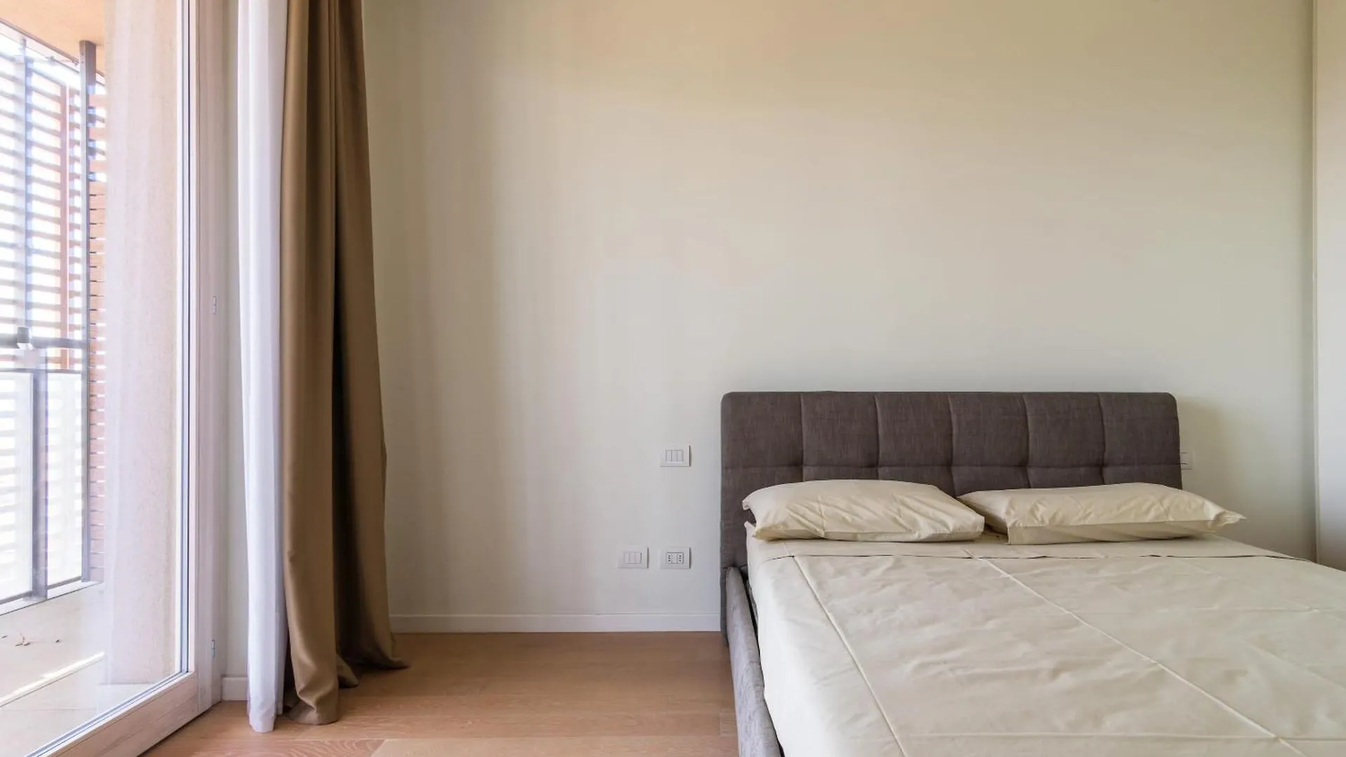 Luxury Flat With Pool Gym Spa Parking - Unit9B Apartment Milan Italy